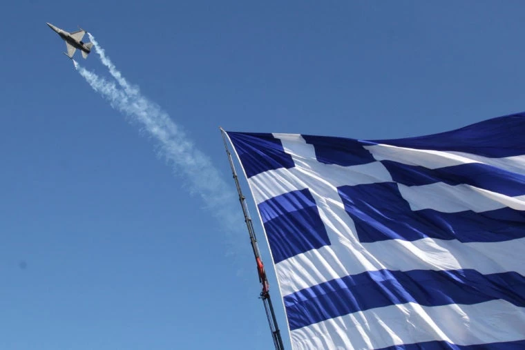 Ελληνίδα Μάνα με δυο γιους στην Πολεμική Αεροπορία – Ανησυχεί αλλά αντλεί δύναμη από τον Θεό